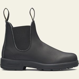 Black blundstone Chelsea boots